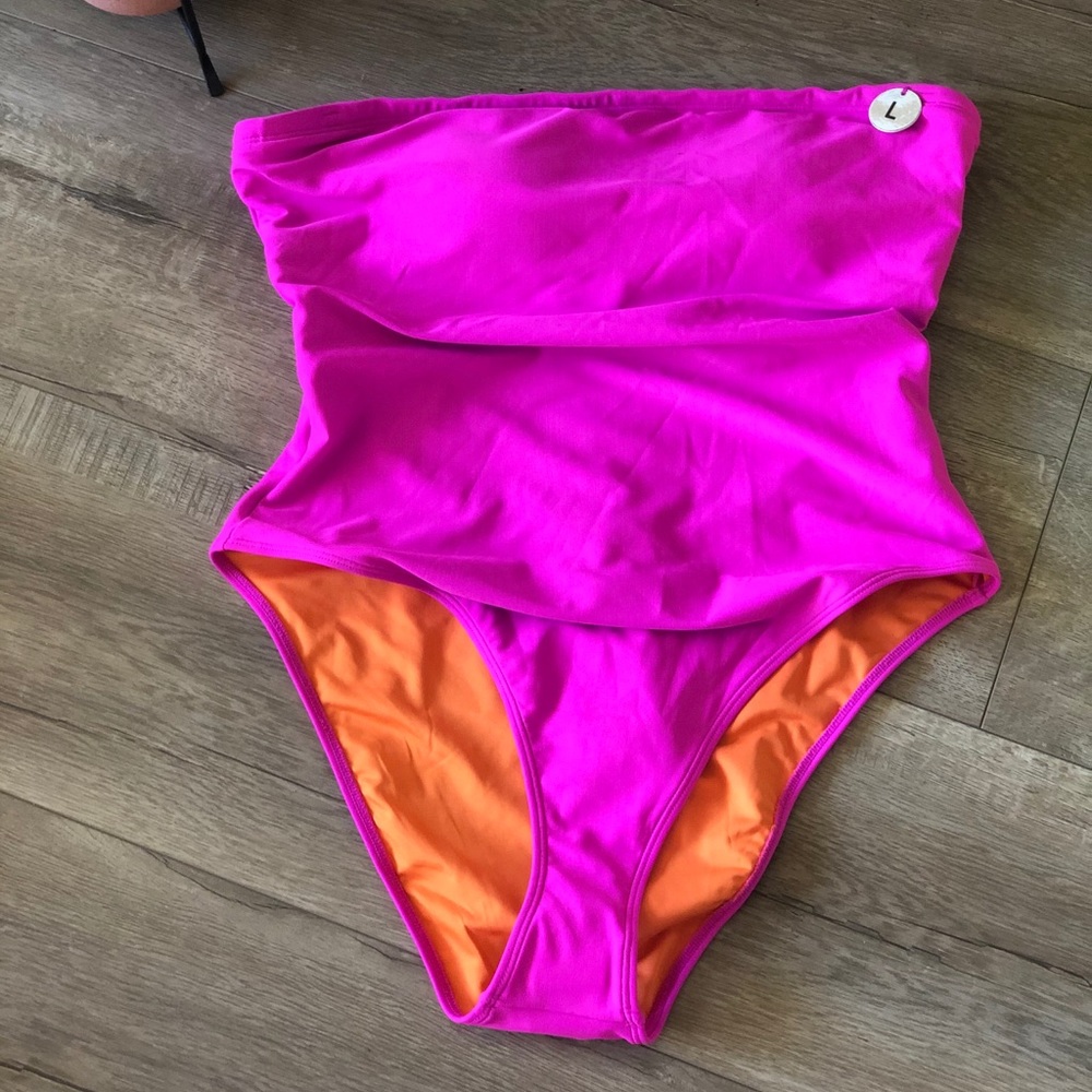 Hot Pink one piece two-toned bathing suit 🧡